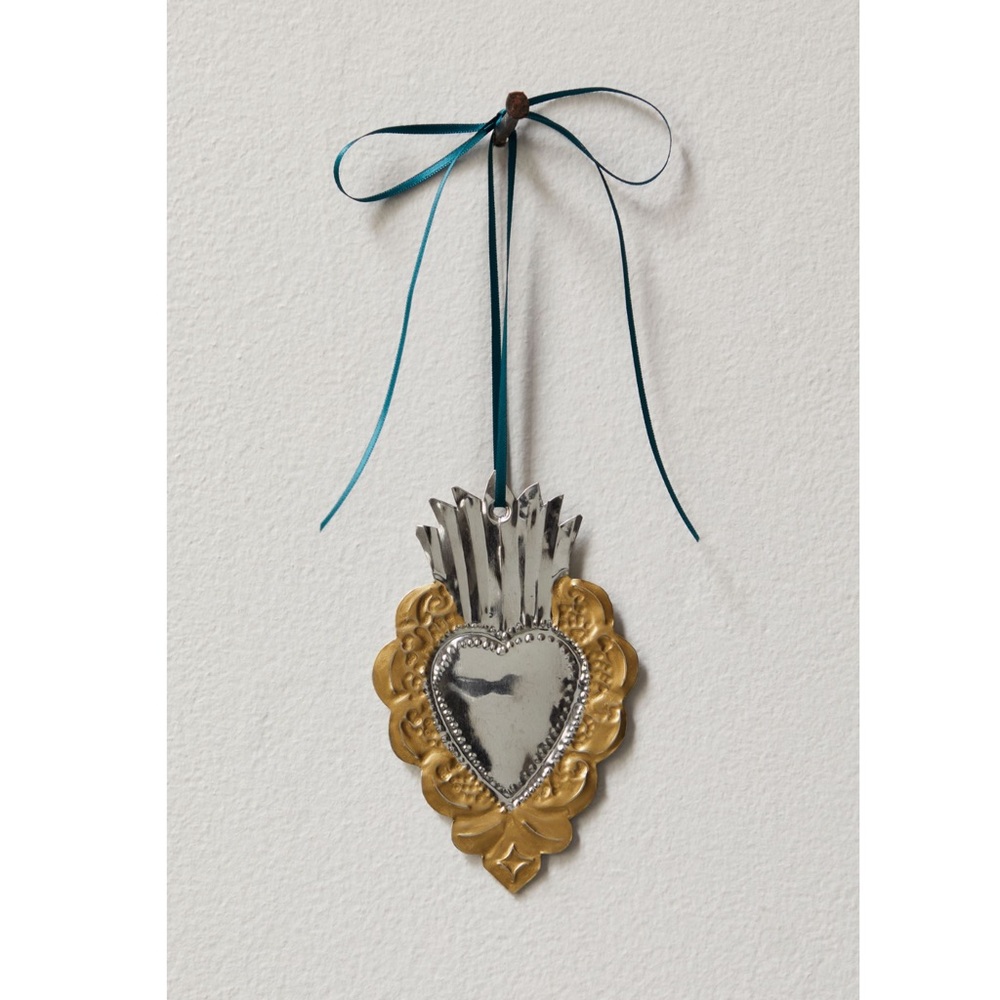 NWT FREE PEOPLE TWO TONED SACRED HEART WALL HANGING